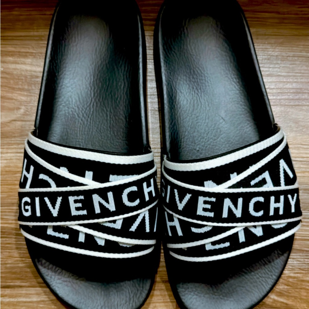 Men’s brand name slides